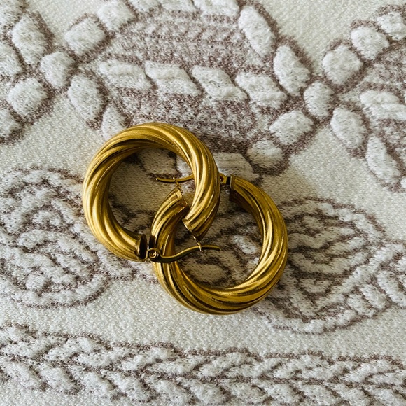 Gold plated earring - Picture 4 of 7